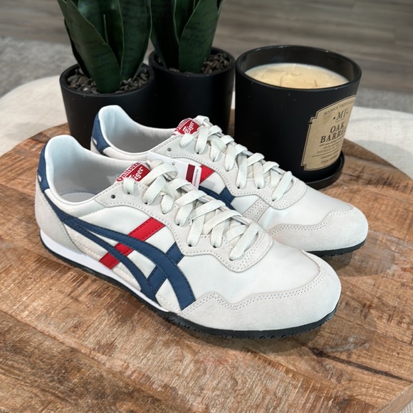 ASICS Onitsuka Tiger Light Grey UNISEX - Picture 2 of 11